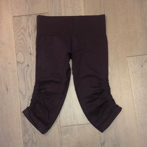lululemon athletic burgundy capri leggings